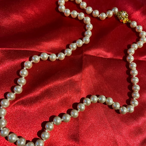String of faux pearls classic style - Picture 3 of 15